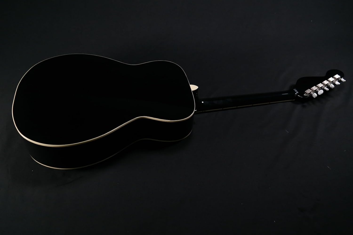 Malibu Vintage, Ovangkol Fingerboard, Gold Pickguard, Black