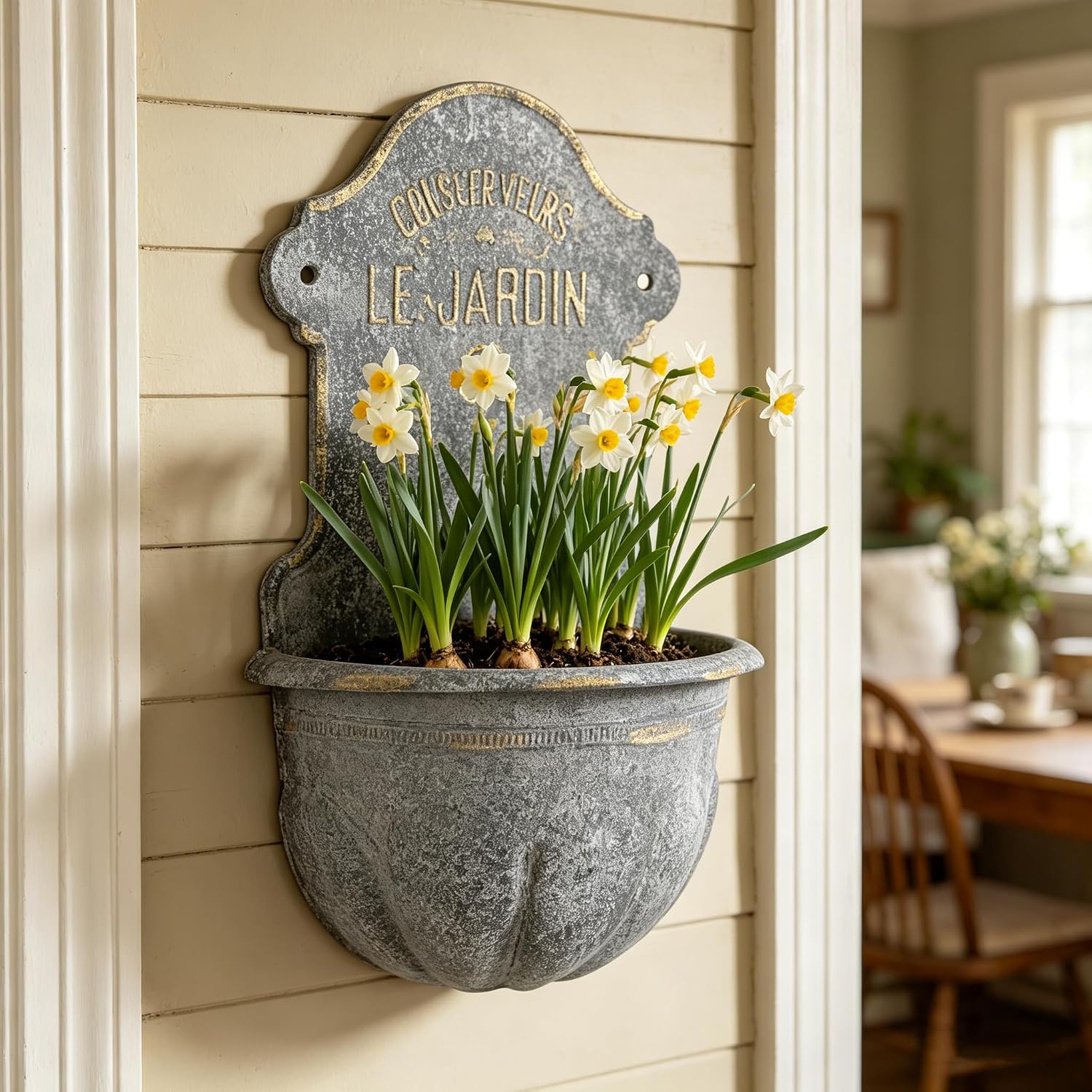 Large French Country Wall Planter, 27.95' H x 18.11' W Vintage Metal Le Jardin Wall Mounted Flower Pot, Rustic Farmhouse Vertical Garden Planter for Indoor Outdoor Patio, Living Room, Balcony Decor